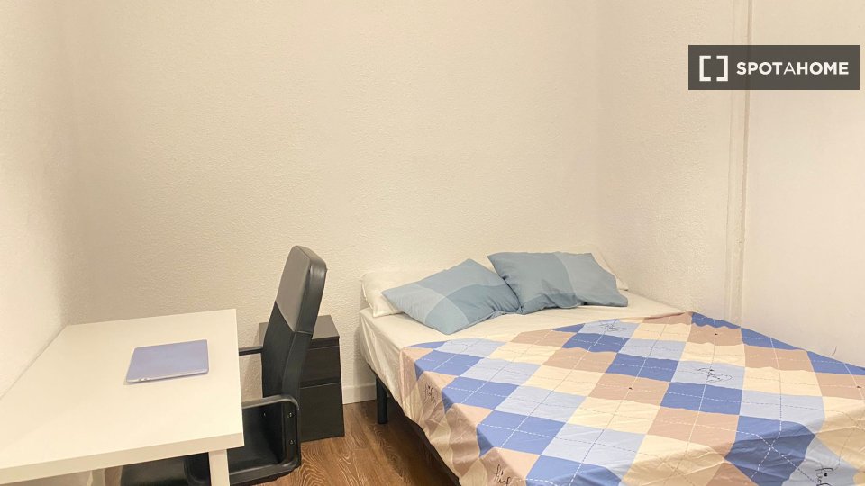 Double room Madrid, 8 beds — photo 12