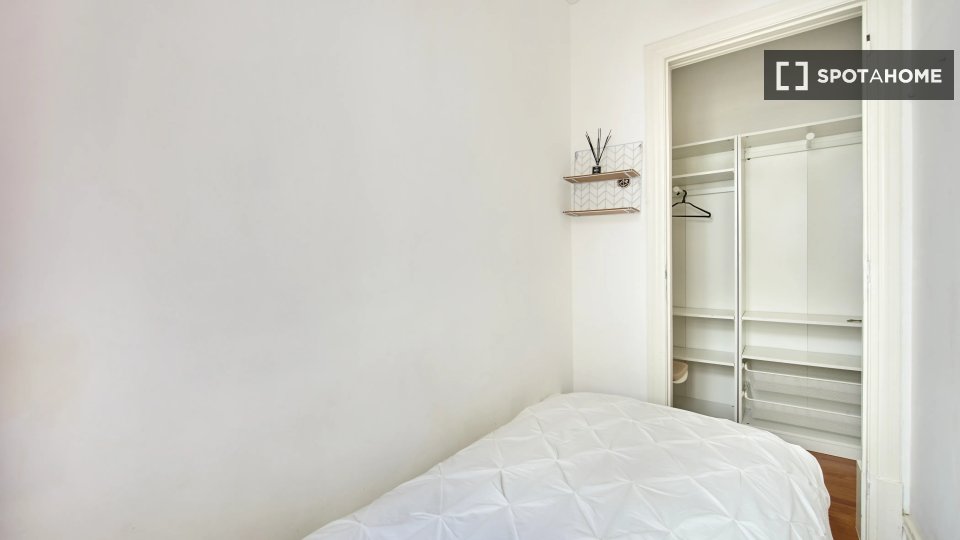 Double room Lisbon, 7 beds — photo 12