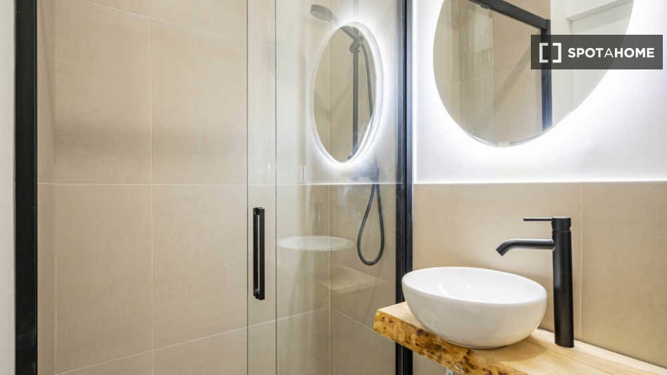 Double room Madrid, 16 beds — photo 37