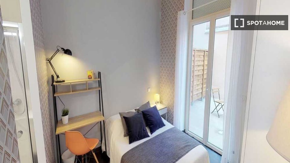 Double room Lille, 5 beds, 110m² — photo 13