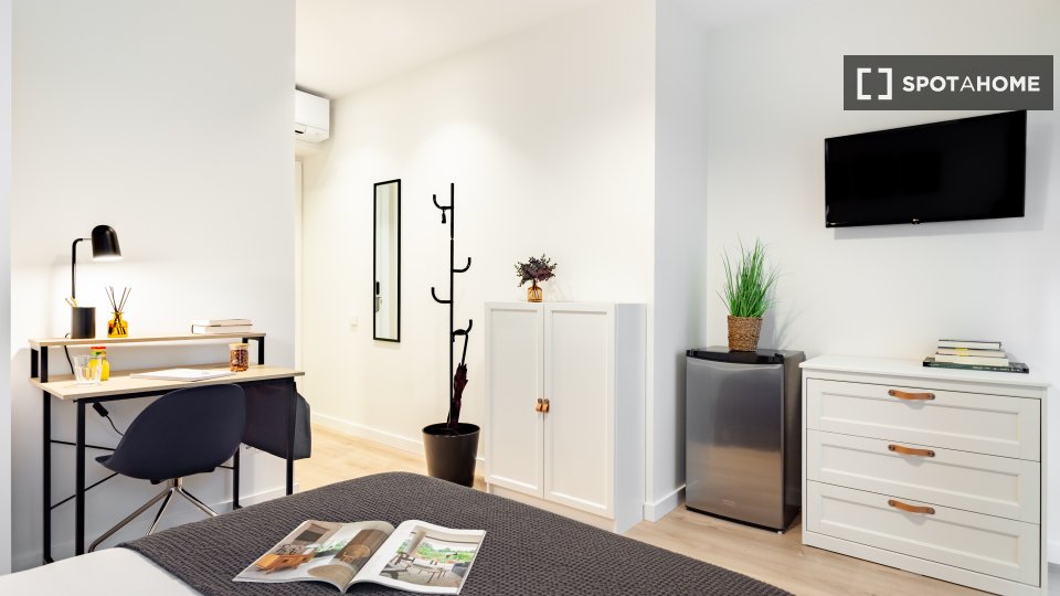 Double room Barcelona, 12 beds, 360m² — photo 19