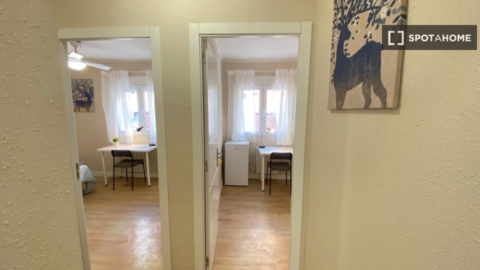 Double room Madrid, 5 beds — photo 21