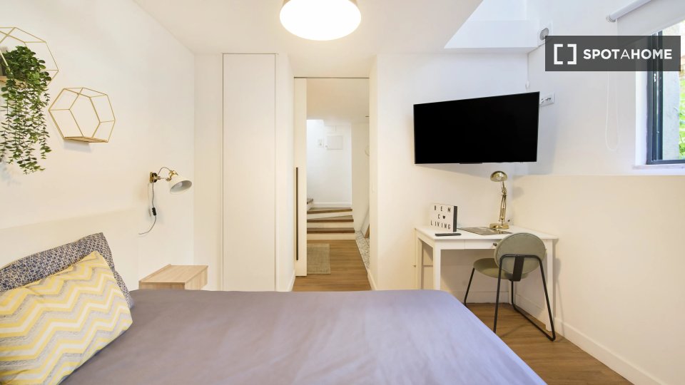 Apartment Lisbon, 1 bed — photo 17
