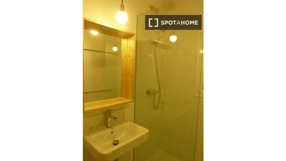Double room Barcelona, 5 beds, 100m² — photo 2