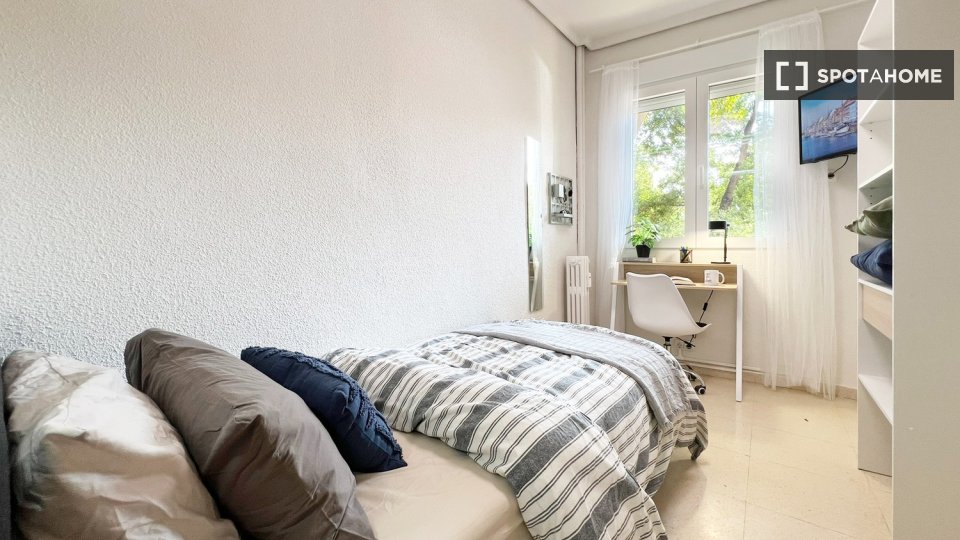 Double room Madrid, 4 beds — photo 17