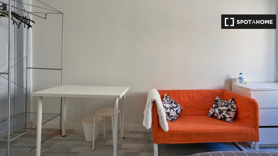 Double room Lisbon, 7 beds — photo 4