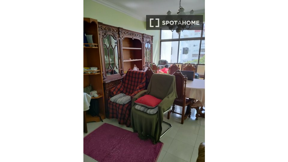 Double room Lisbon, 4 beds, 110m² — photo 7