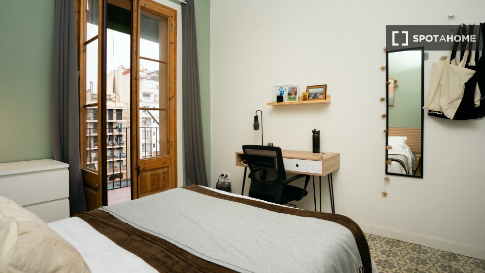 Double room Barcelona, 3 beds, 110m² — photo 15