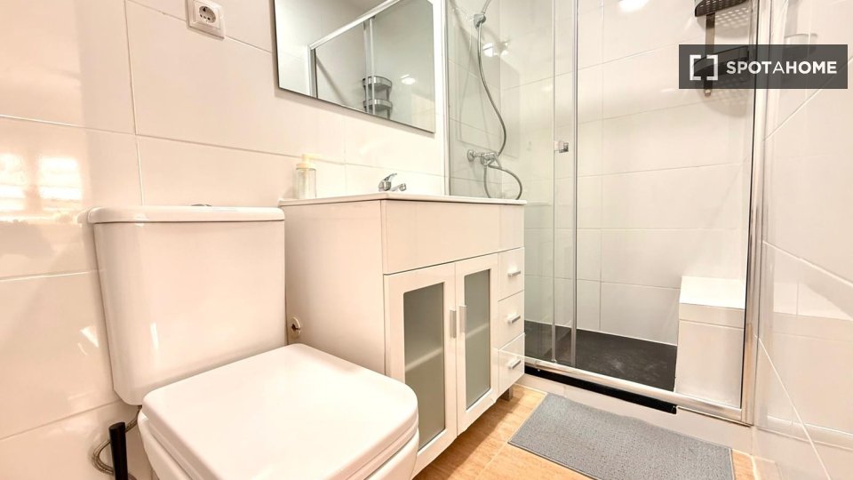 Double room Madrid, 4 beds — photo 15