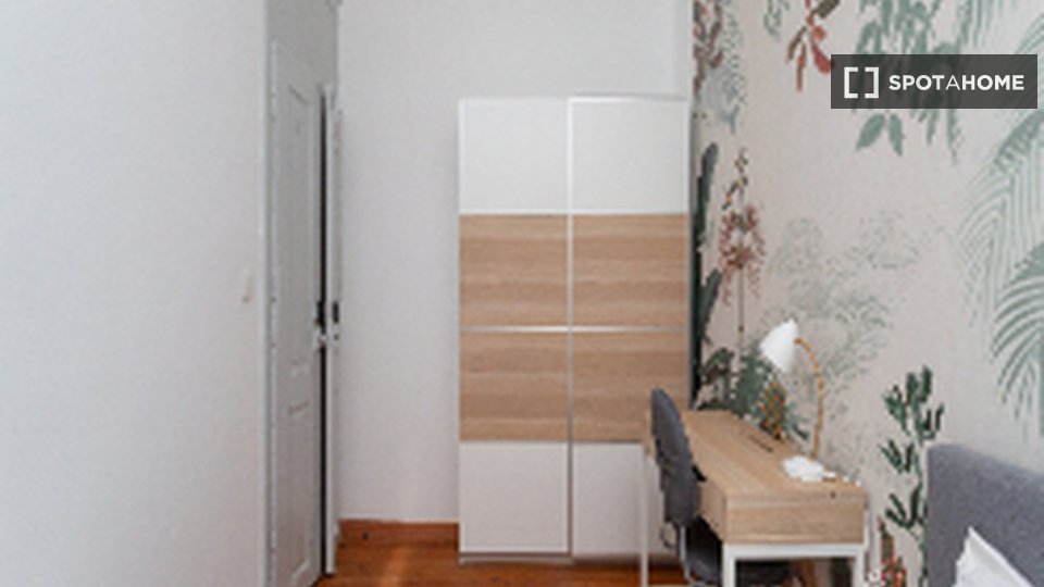 Double room Lisbon, 6 beds — photo 18