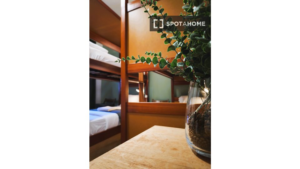Double room Lisbon, 11 beds, 200m² — photo 26