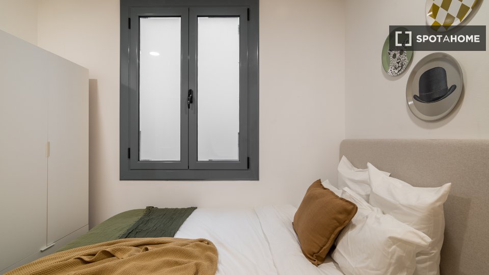 Double room Barcelona, 9 beds, 195m² — photo 3