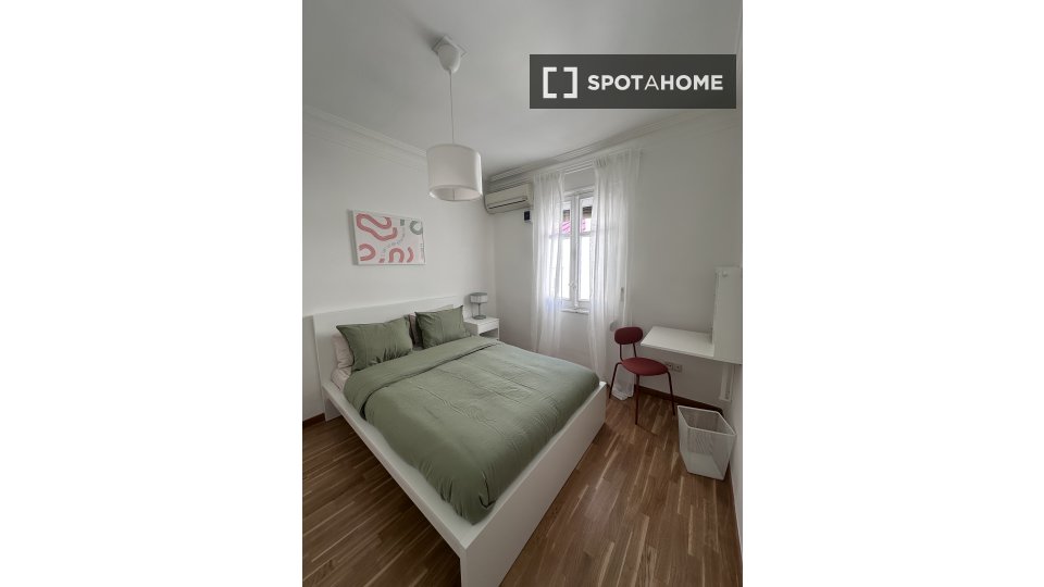 Double room Madrid, 5 beds — photo 19