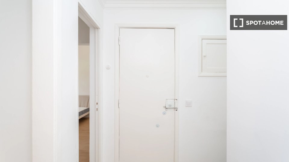 Double room Lisbon, 5 beds — photo 13
