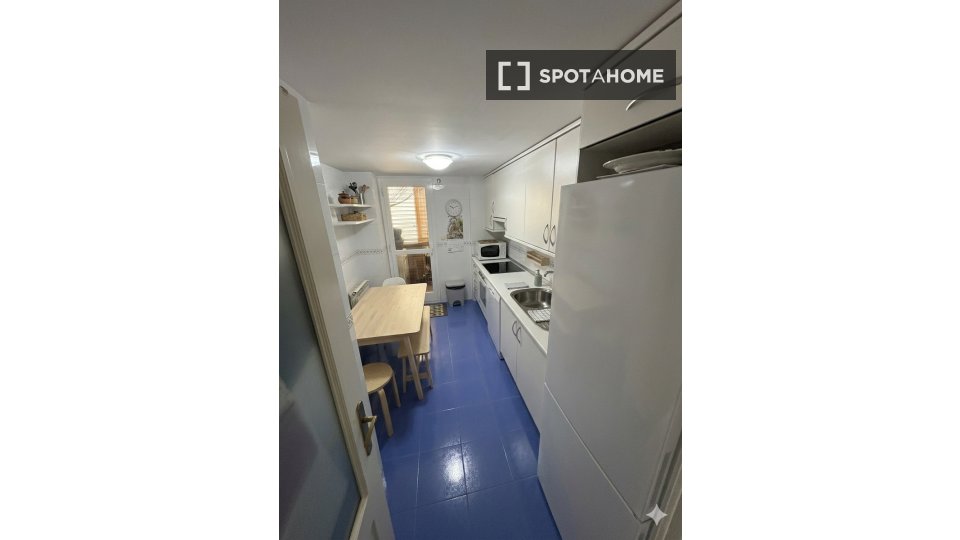 Double room Madrid, 3 beds, 95m² — photo 6