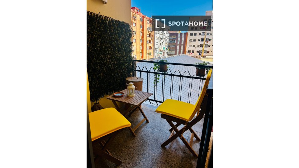 Apartment Valencia, 4 beds, 80m² — photo 1