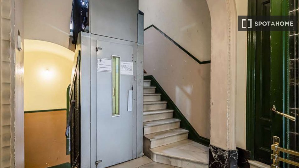 Double room Madrid, 3 beds — photo 24