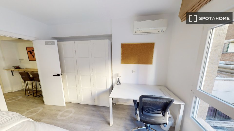 Double room Madrid, 5 beds, 150m² — photo 28