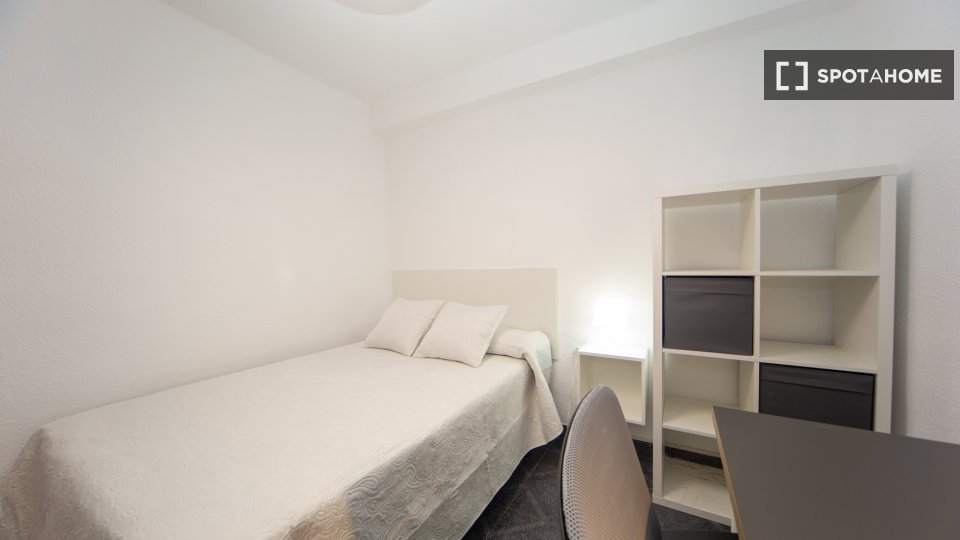 Double room Granada, 3 beds, 75m² — photo 40