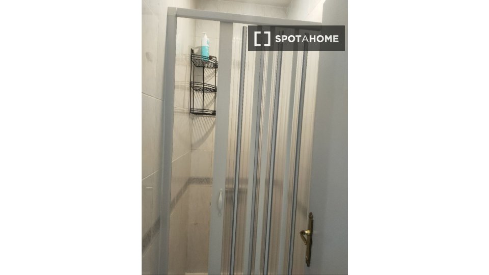 Double room Madrid, 1 bed — photo 7