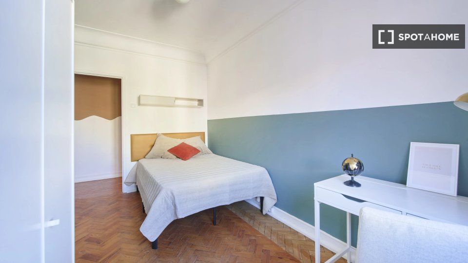 Double room Lisbon, 6 beds — photo 18
