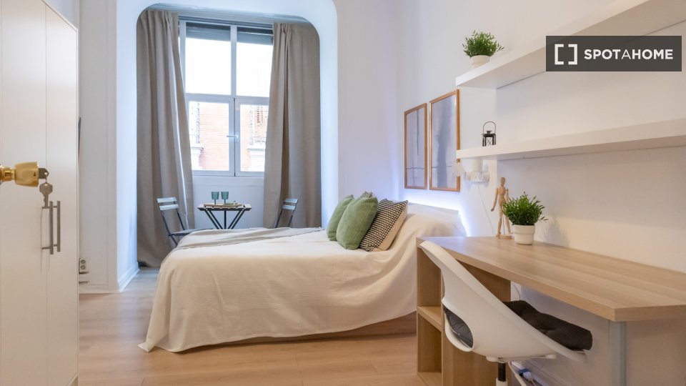 Double room Madrid, 7 beds, 160m² — photo 48