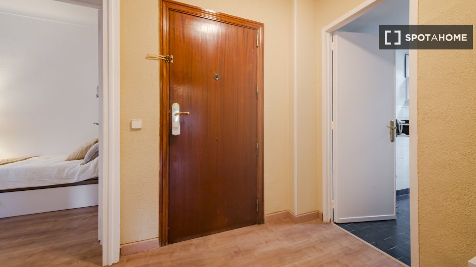 Double room Madrid, 8 beds, 150m² — photo 2