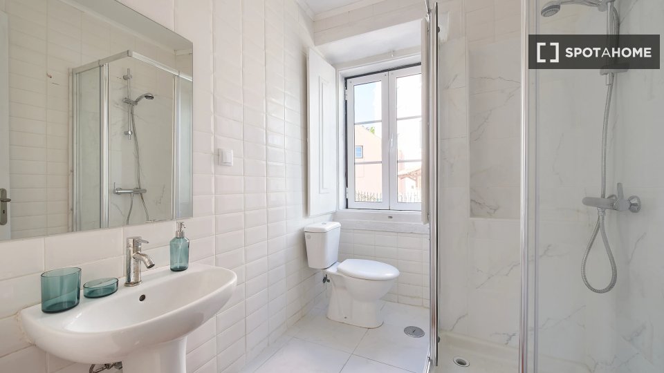 Double room Lisbon, 13 beds — photo 16