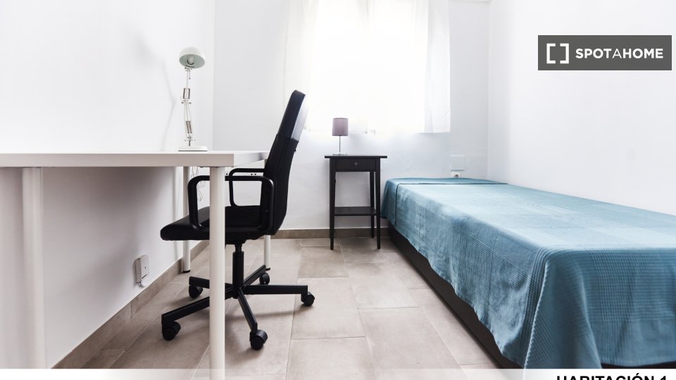 Double room Seville, 3 beds — photo 44