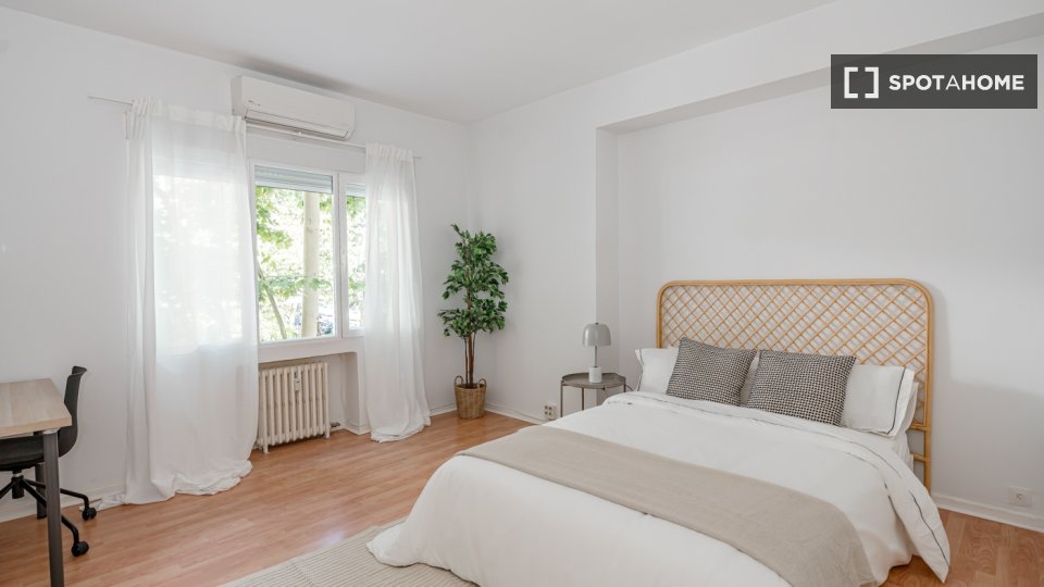 Double room Madrid, 5 beds, 130m² — photo 7