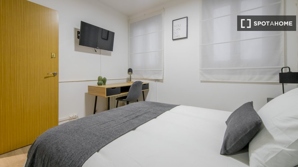 Double room Madrid, 4 beds, 87m² — photo 22