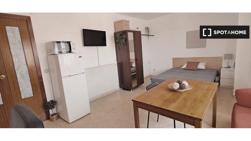 Double room Madrid, 5 beds, 80m² — photo 6