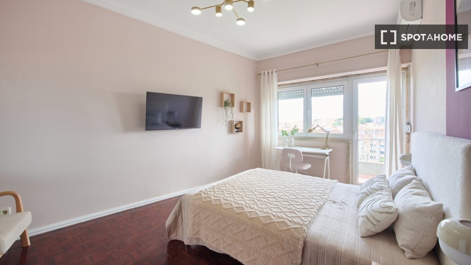 Double room Lisbon, 4 beds — photo 14