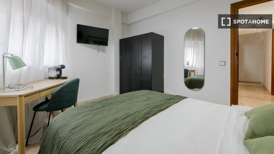 Double room Madrid, 4 beds — photo 7