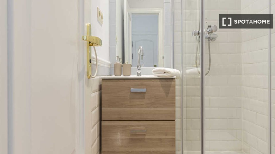 Double room Madrid, 41 beds — photo 36