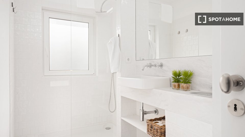 Apartment Porto, 3 beds, 40m² — photo 17