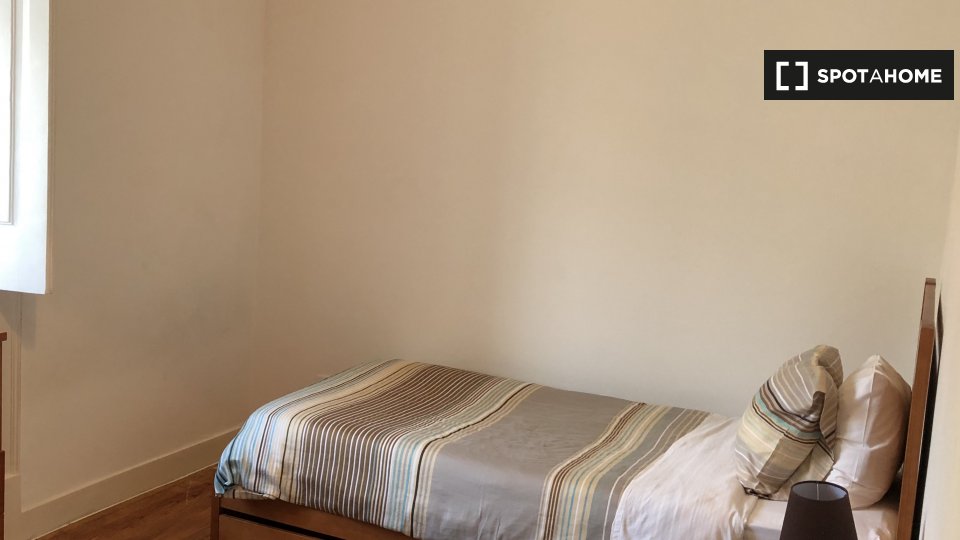 Double room Lisbon, 5 beds — photo 1