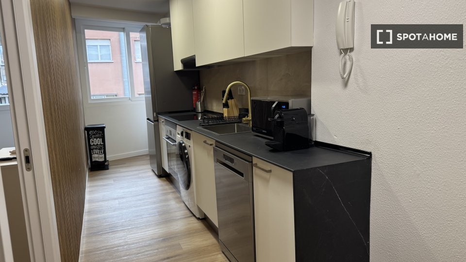 Double room Madrid, 4 beds, 65m² — photo 18