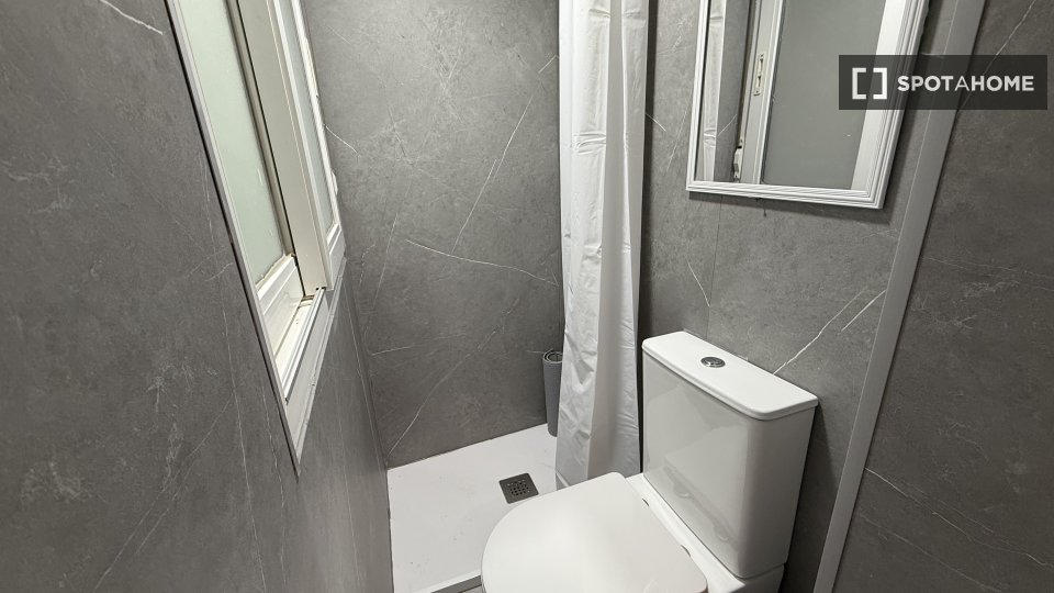 Double room Madrid, 6 beds — photo 3