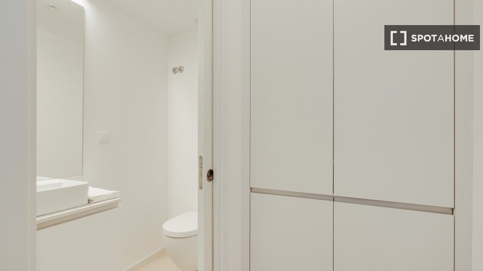 Apartment Lisbon, 1 bed, 65m² — photo 11