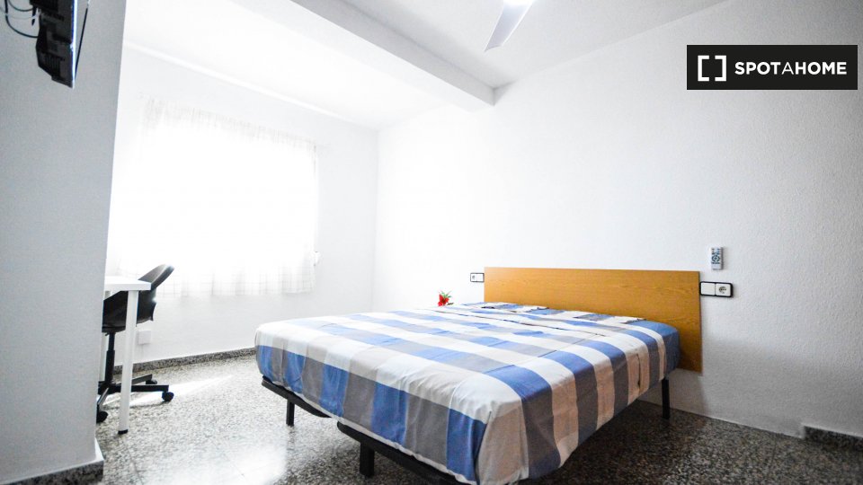 Apartment Valencia, 4 beds, 90m² — photo 7