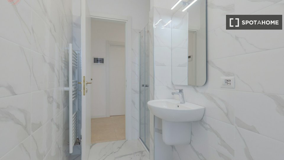 Double room Milan, 4 beds — photo 31
