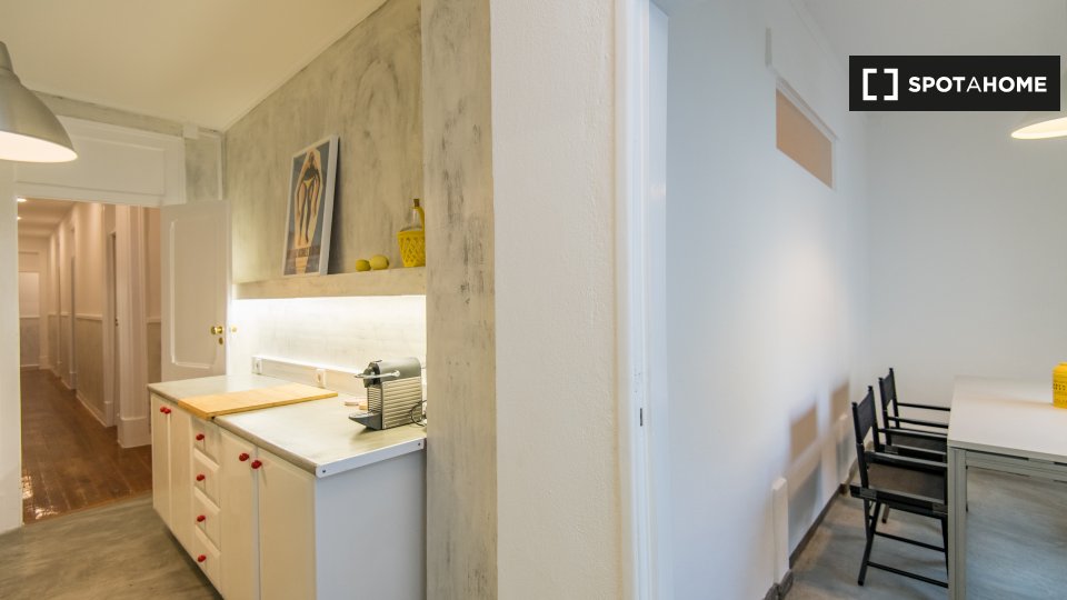 Double room Lisbon, 6 beds, 117m² — photo 12