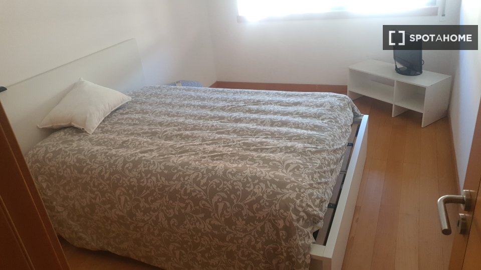 Double room Lisbon, 3 beds, 130m² — photo 11