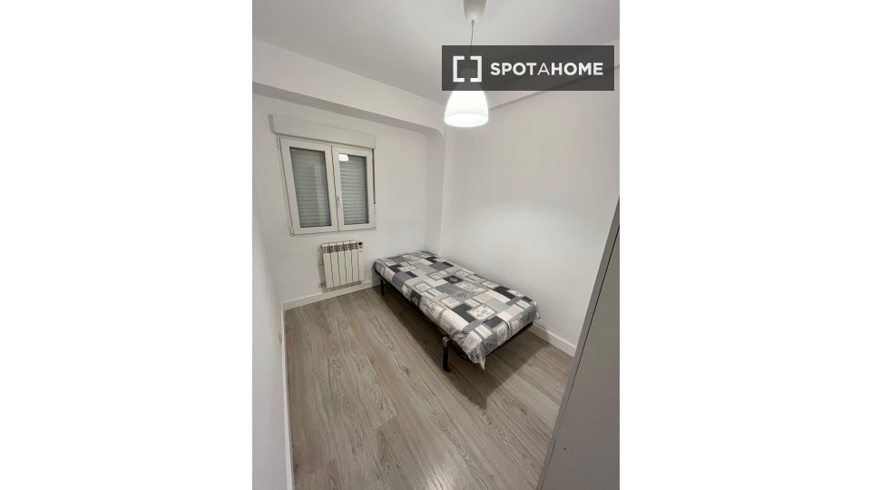 Double room Madrid, 2 beds, 50m² — photo 3