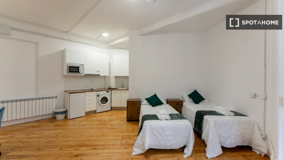 Double room Madrid, 8 beds — photo 14