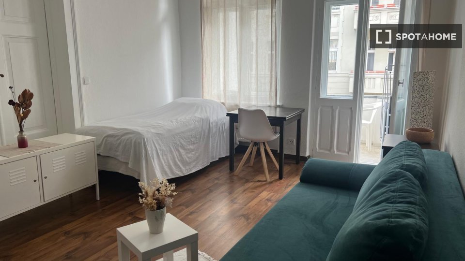 Double room Berlin, 3 beds, 20m² — photo 36