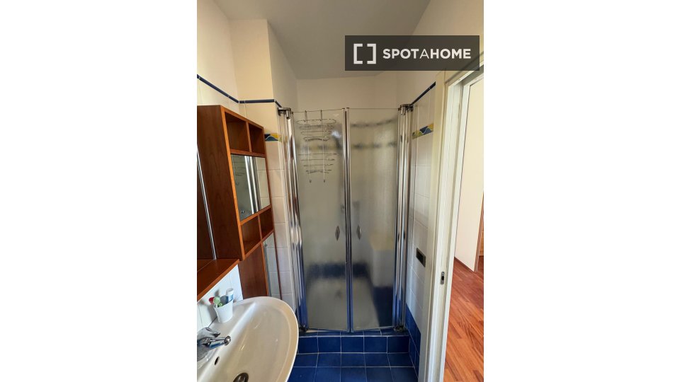Double room Rome, 3 beds — photo 18