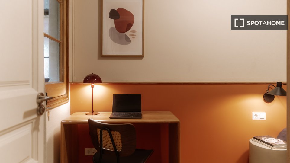 Double room Barcelona, 3 beds, 90m² — photo 10