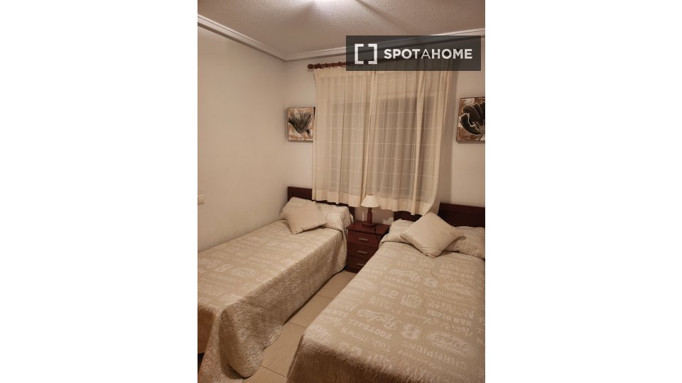 Apartment Alicante, 4 beds, 145m² — photo 11